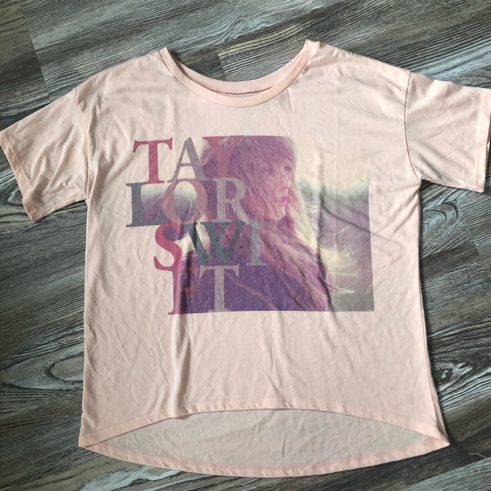 Taylor Swift peach tee shirt Medium